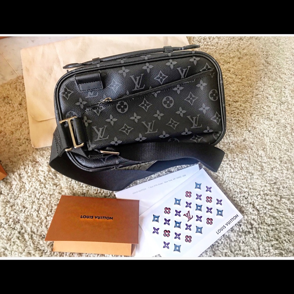 Louis Vuitton Bumbag - Picture 3 of 6